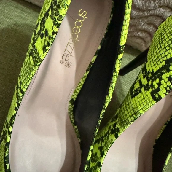 Shoe Dazzle Yellow Green Snake Print Sky High Heels Pumps - Picture 3 of 8